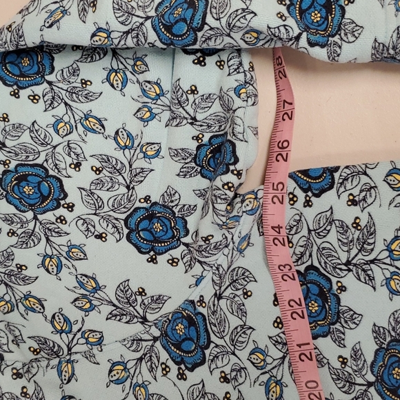 CLASSIC ELEMENTS Woman Floral graphic print top sz. 16w - 18w  EUC - Picture 5 of 7